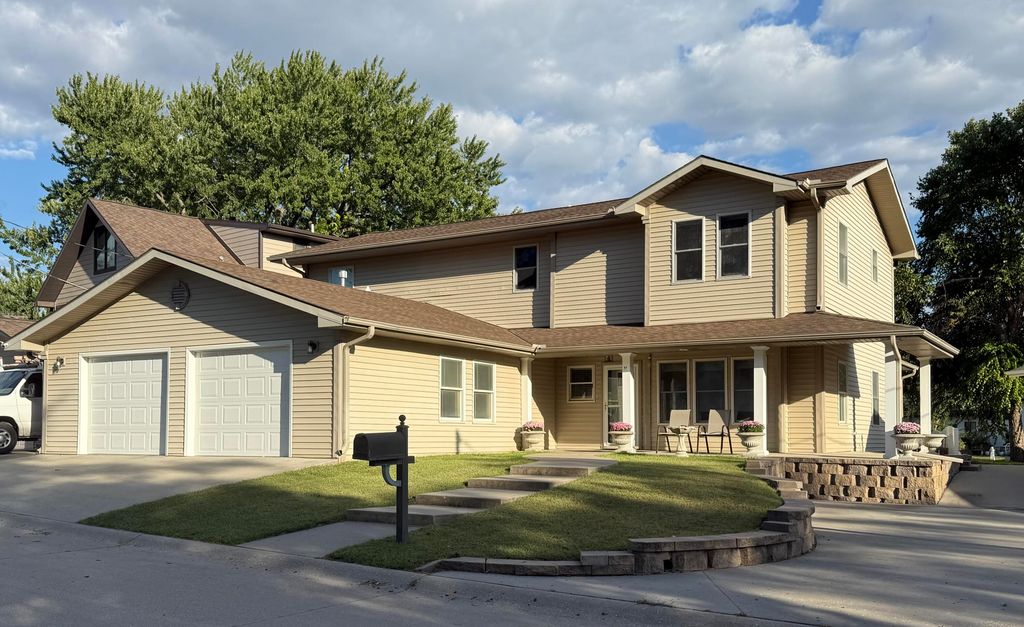 51 LAKEWOOD VILLA, Council Bluffs, IA 51501