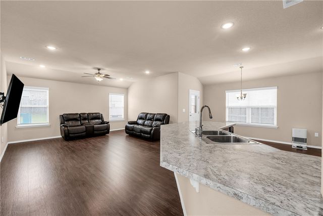 6704 SW Chestnut Hill Avenue, Bentonville, AR 72713