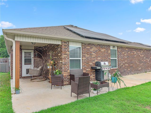 6704 SW Chestnut Hill Avenue, Bentonville, AR 72713