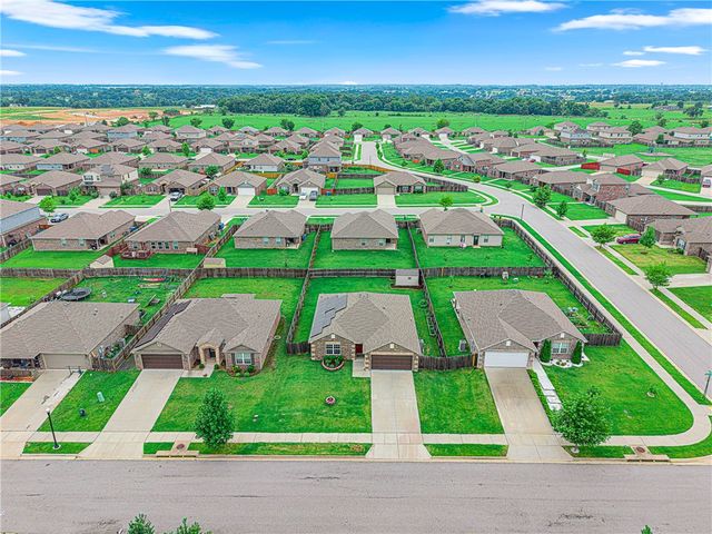 6704 SW Chestnut Hill Avenue, Bentonville, AR 72713