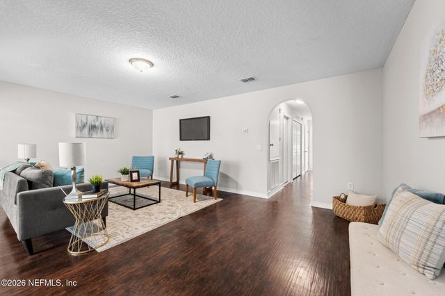 7398 PALM HILLS Drive, Jacksonville, FL 32244