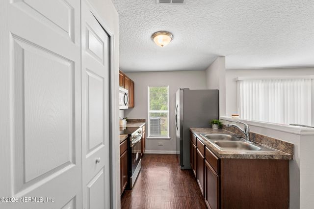 7398 PALM HILLS Drive, Jacksonville, FL 32244