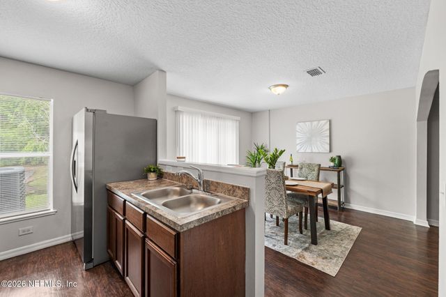 7398 PALM HILLS Drive, Jacksonville, FL 32244