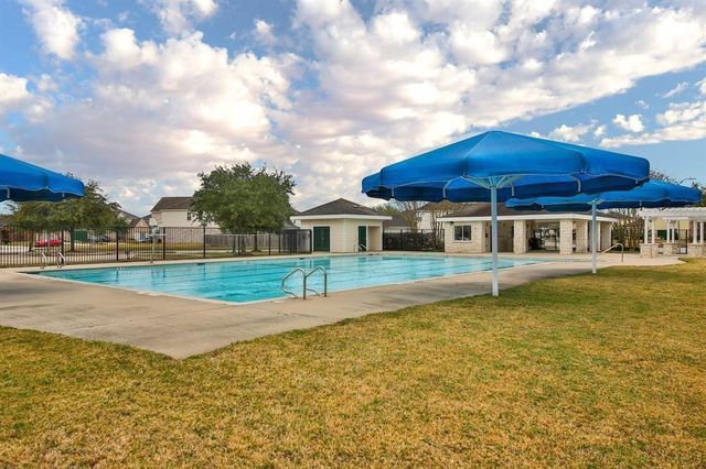 1907 Wooded Acres Drive, Humble, TX 77396