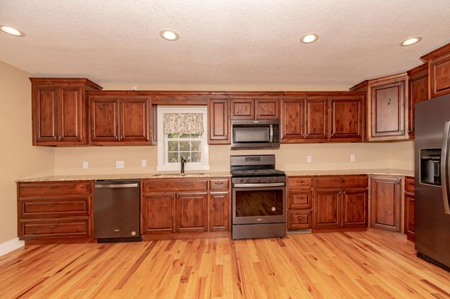 800 N Elm Street, Pierce City, MO 65723