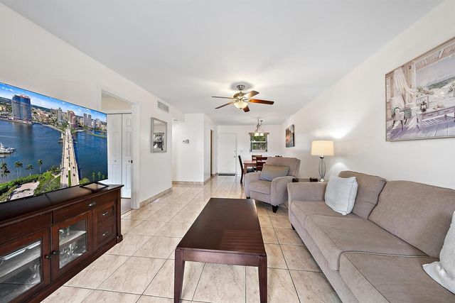 701 Lori Drive 206, Palm Springs, FL 33461