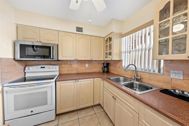 701 Lori Drive 206, Palm Springs, FL 33461
