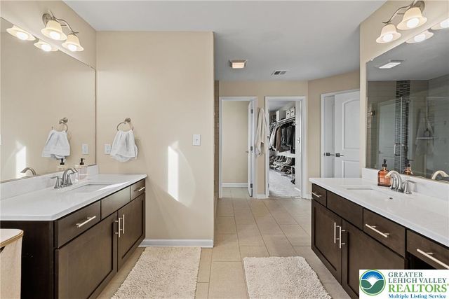 4350 Saratoga Drive, Lower Nazareth Twp, PA 18020