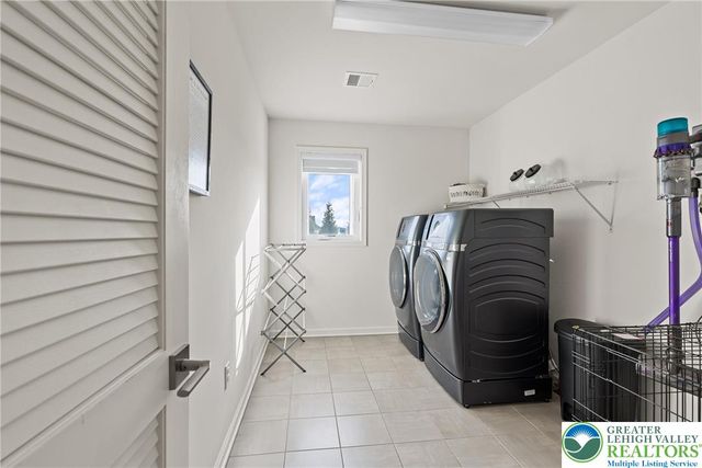 4350 Saratoga Drive, Lower Nazareth Twp, PA 18020