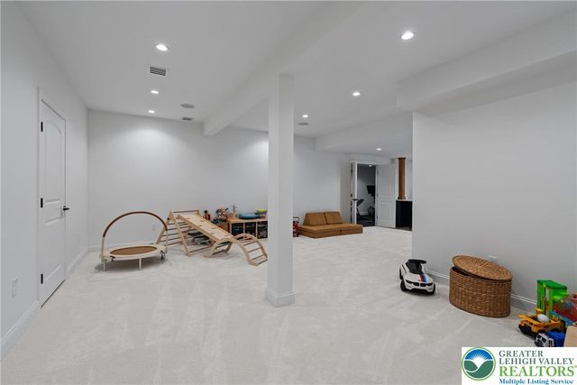 4350 Saratoga Drive, Lower Nazareth Twp, PA 18020