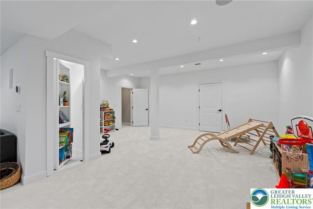 4350 Saratoga Drive, Lower Nazareth Twp, PA 18020