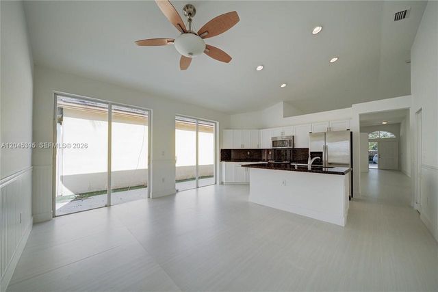 2924 NW 99th Place, Doral, FL 33172