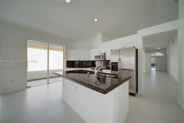 2924 NW 99th Place, Doral, FL 33172