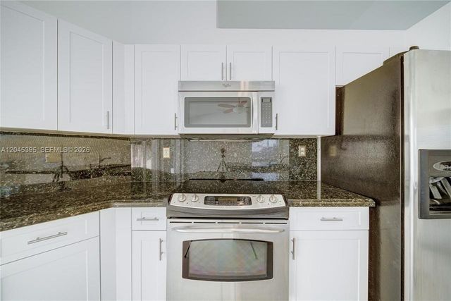 2924 NW 99th Place, Doral, FL 33172