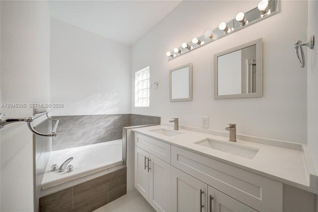 2924 NW 99th Place, Doral, FL 33172