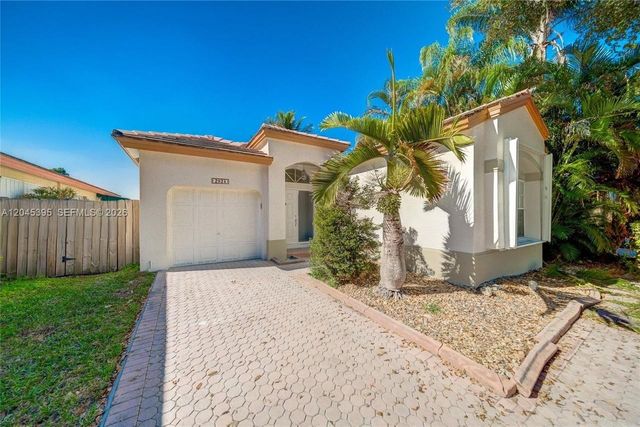2924 NW 99th Place, Doral, FL 33172