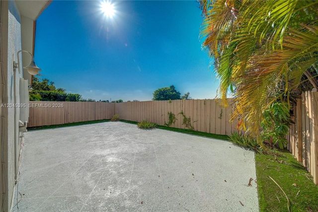2924 NW 99th Place, Doral, FL 33172
