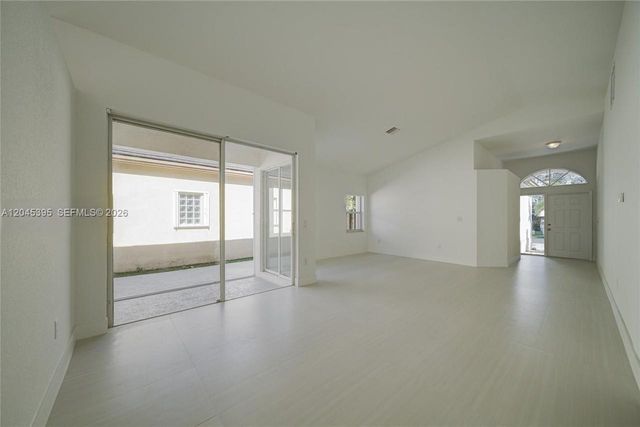 2924 NW 99th Place, Doral, FL 33172
