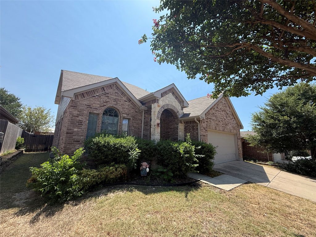 5936 Stirrup Iron Drive, Fort Worth, TX 76179