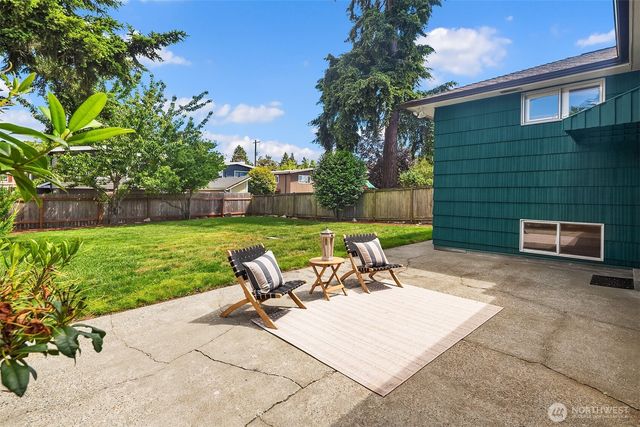 12742 Palatine Avenue N, Seattle, WA 98133