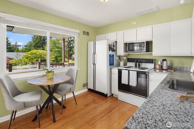 12742 Palatine Avenue N, Seattle, WA 98133