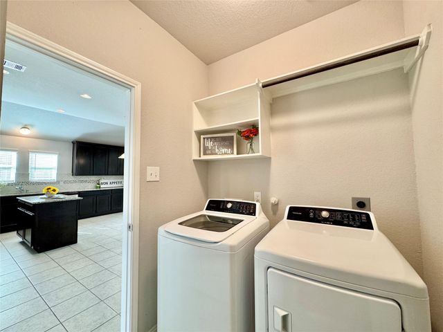 5018 Victory Shores Lane, Rosharon, TX 77583