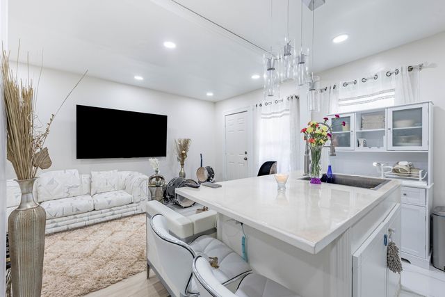 1908 S Sawyer Avenue, Chicago, IL 60623