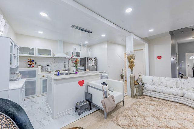 1908 S Sawyer Avenue, Chicago, IL 60623