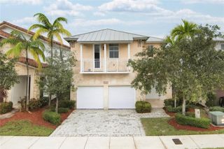 10423 NW 70th Ln, Doral, FL 33178
