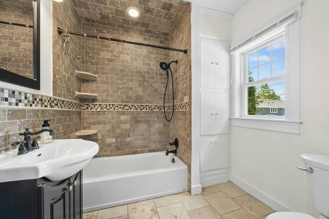 63 Park Terrace Rd, Worcester, MA 01604
