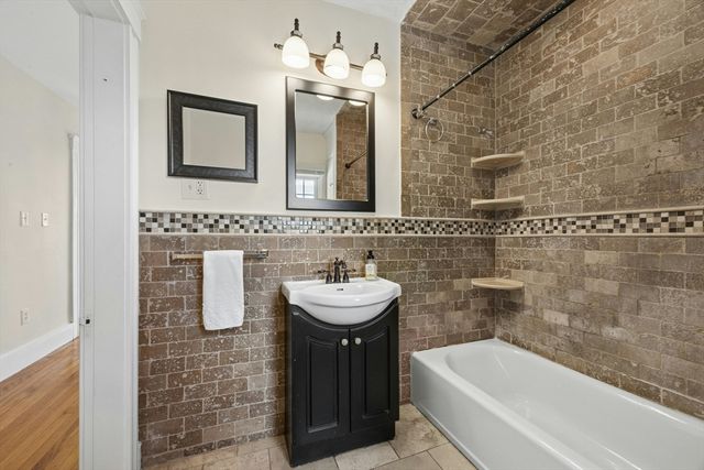 63 Park Terrace Rd, Worcester, MA 01604