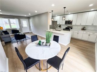 752 Farnham LN, Virginia Beach, VA 23455