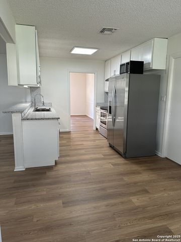 6127 Walking Gait, San Antonio, TX 78240