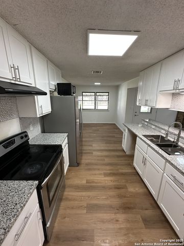 6127 Walking Gait, San Antonio, TX 78240