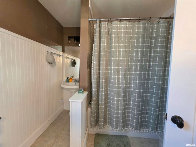 244 LAWNRIDGE Drive, Creve Coeur, IL 61610