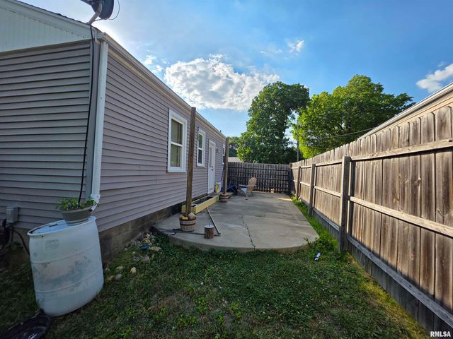 244 LAWNRIDGE Drive, Creve Coeur, IL 61610