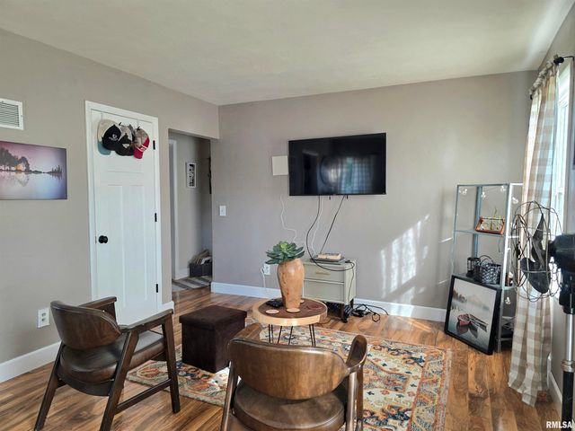 244 LAWNRIDGE Drive, Creve Coeur, IL 61610