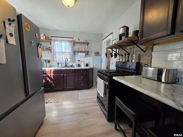 244 LAWNRIDGE Drive, Creve Coeur, IL 61610