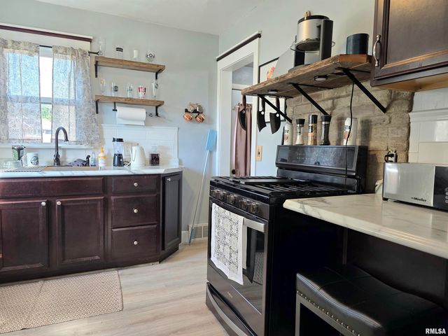 244 LAWNRIDGE Drive, Creve Coeur, IL 61610