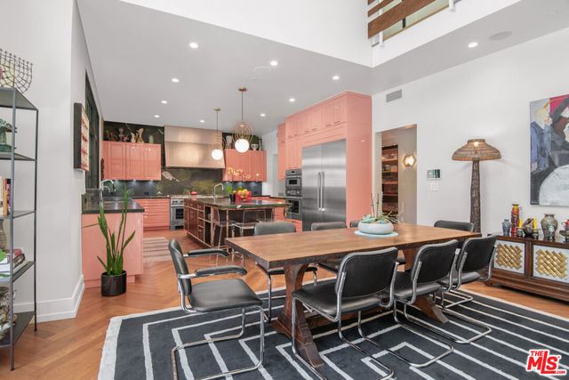 16001 Woodvale Road, Encino, CA 91436