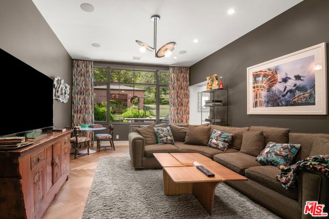 16001 Woodvale Road, Encino, CA 91436