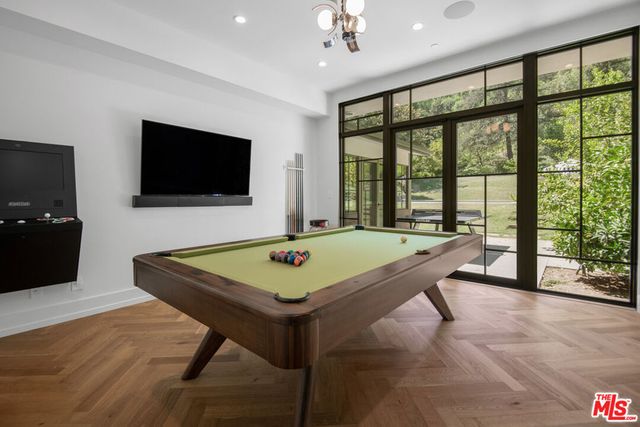 16001 Woodvale Road, Encino, CA 91436