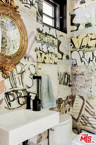 16001 Woodvale Road, Encino, CA 91436