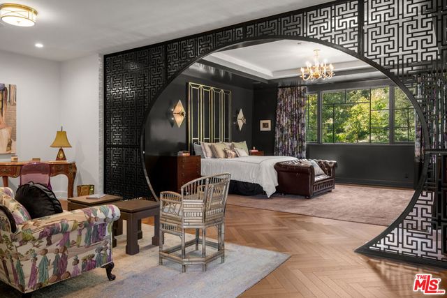 16001 Woodvale Road, Encino, CA 91436