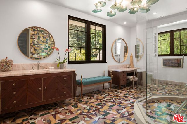 16001 Woodvale Road, Encino, CA 91436