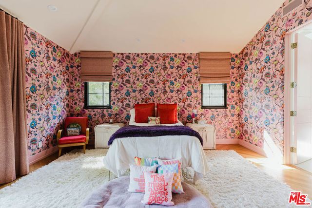 16001 Woodvale Road, Encino, CA 91436