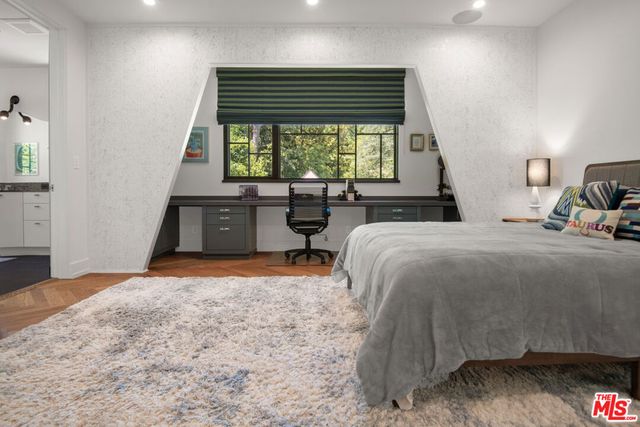 16001 Woodvale Road, Encino, CA 91436