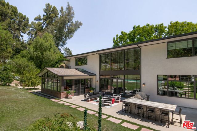 16001 Woodvale Road, Encino, CA 91436