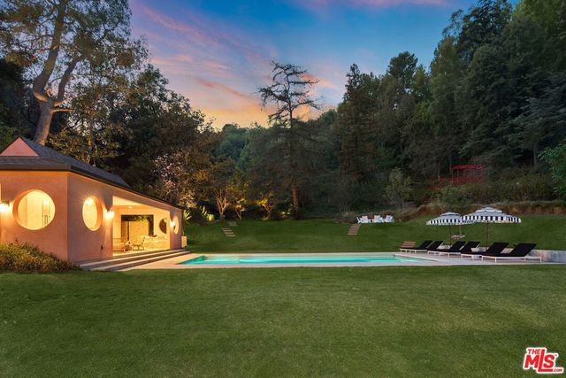 16001 Woodvale Road, Encino, CA 91436