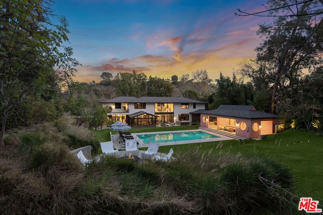 16001 Woodvale Road, Encino, CA 91436